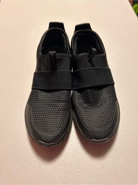Vionic Women’s Black Slip-On Athletic Sneakers with Elastic Strap - Size 8